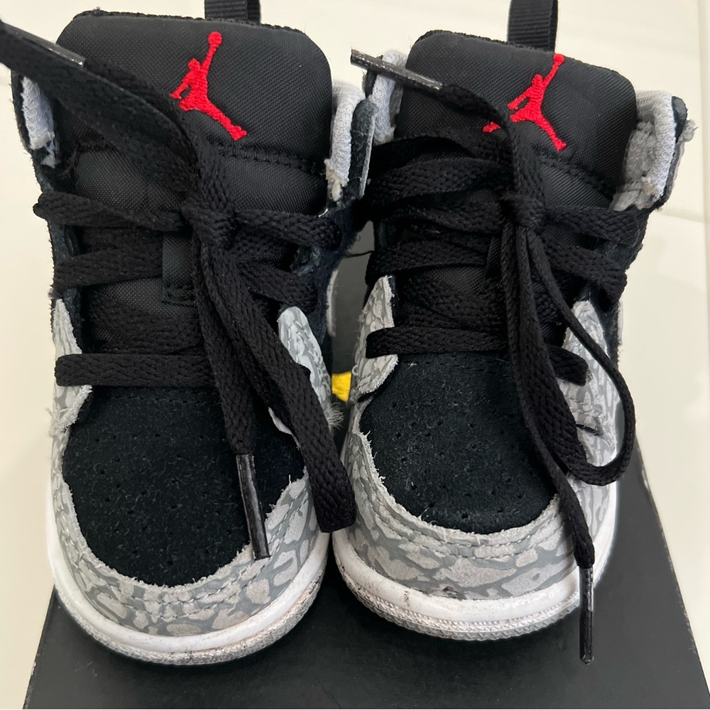 Jordan 1 MID